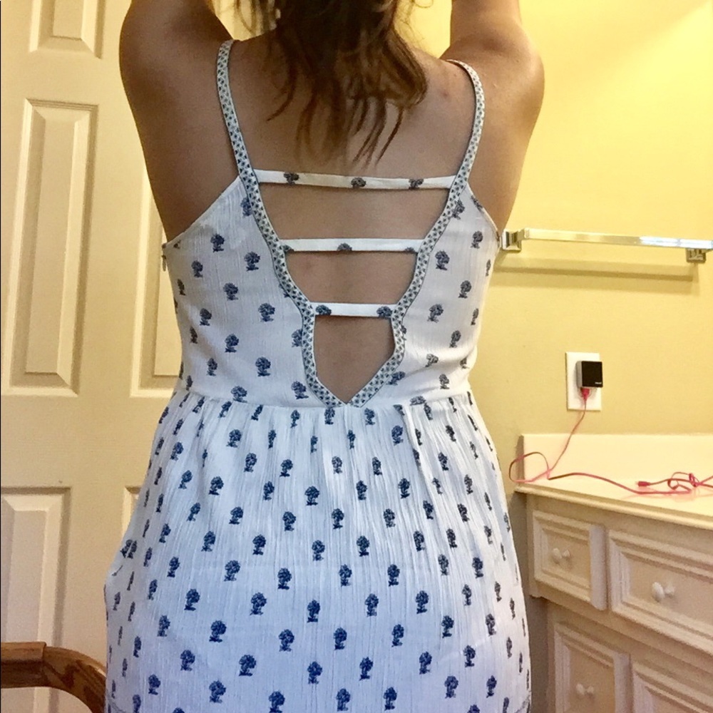 Beige & navy floral sun dress!